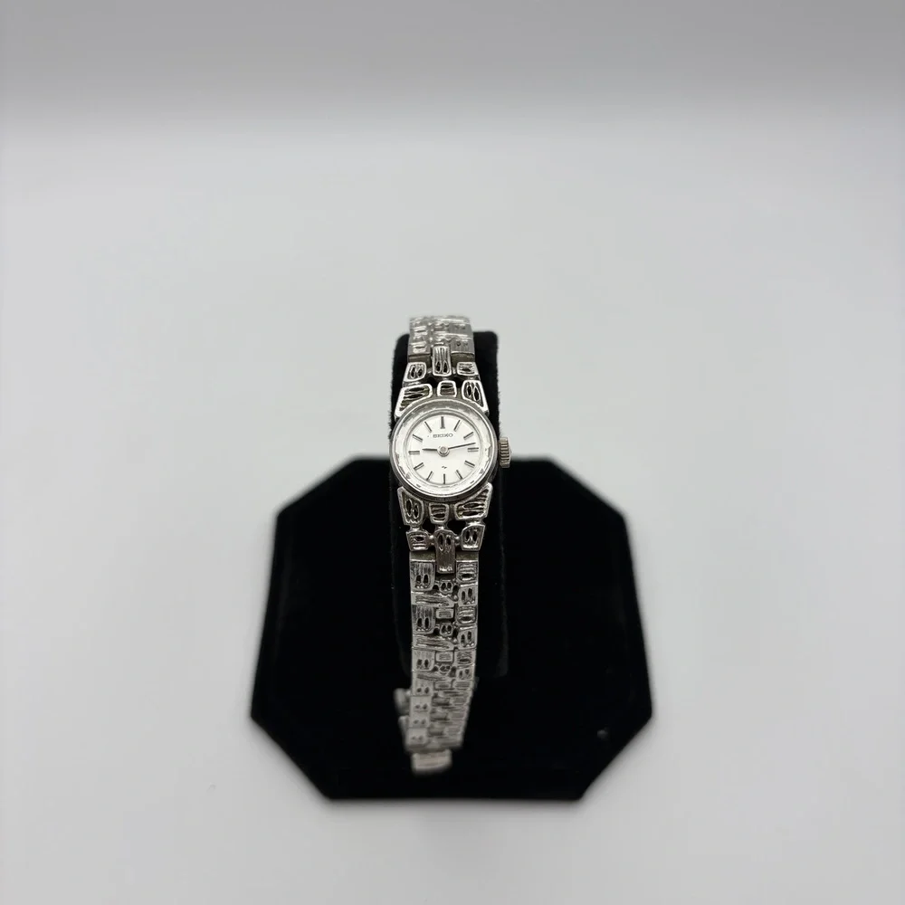 Vintage working 1977 Seiko Ladies Watch 11-0549 Silver Tone Hand-Wind Mechanical